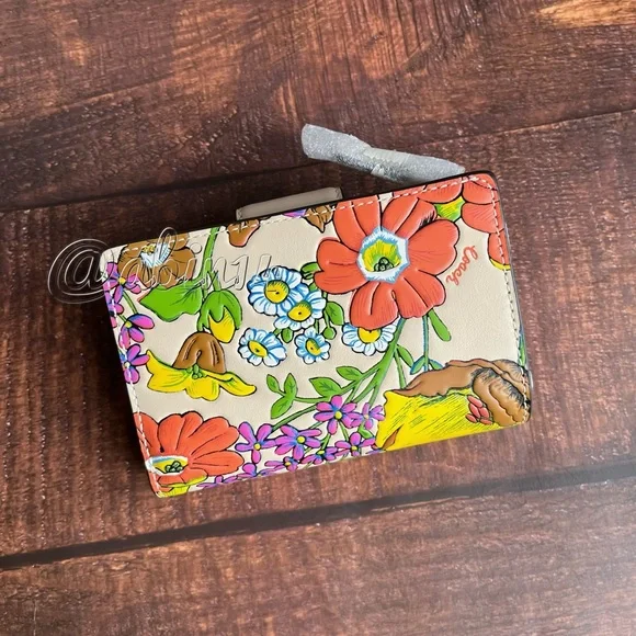 NWT Coach Floral Print Medium Corner Zip Wallet - Picture 3 of 4